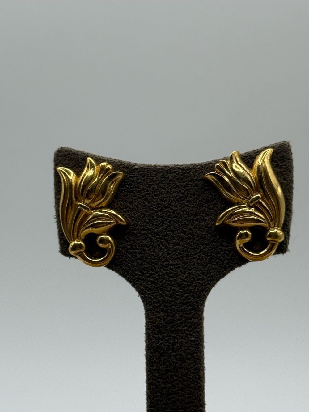 Avon Gold Floral Leaf Clip-On Earrings - Elegant Women’s Jewelry